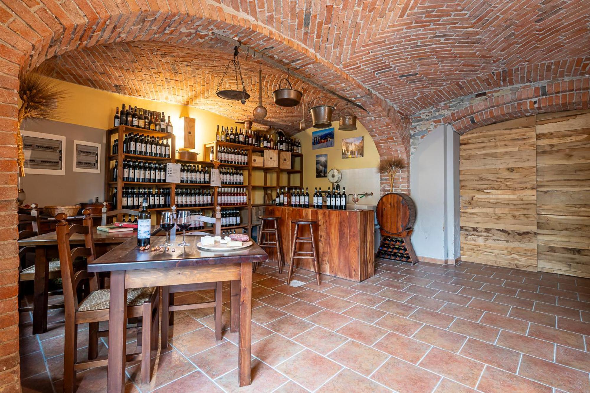 Agriturismo Cantine Bevione - Family Apartments Farigliano Exterior foto