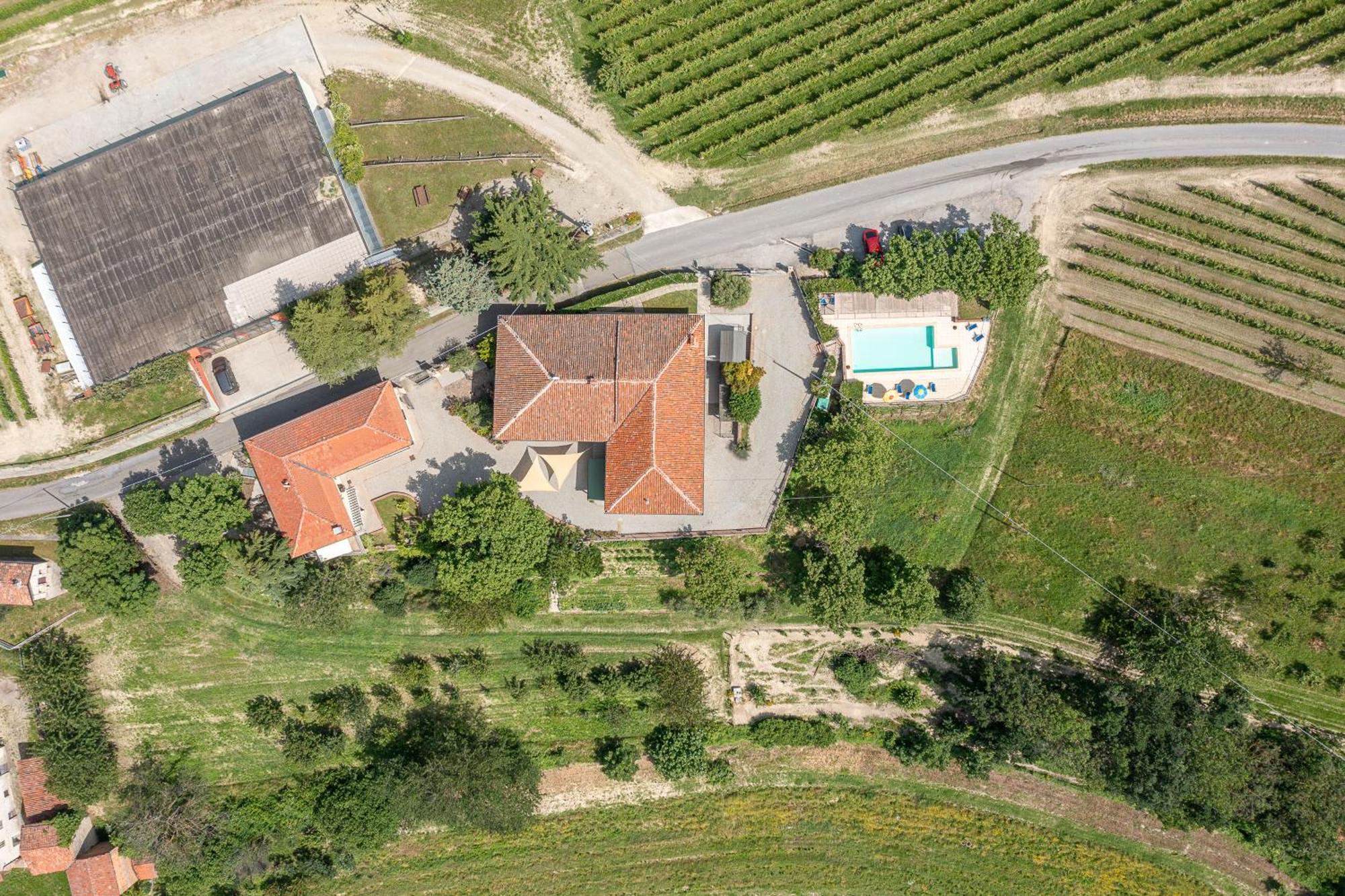 Agriturismo Cantine Bevione - Family Apartments Farigliano Exterior foto