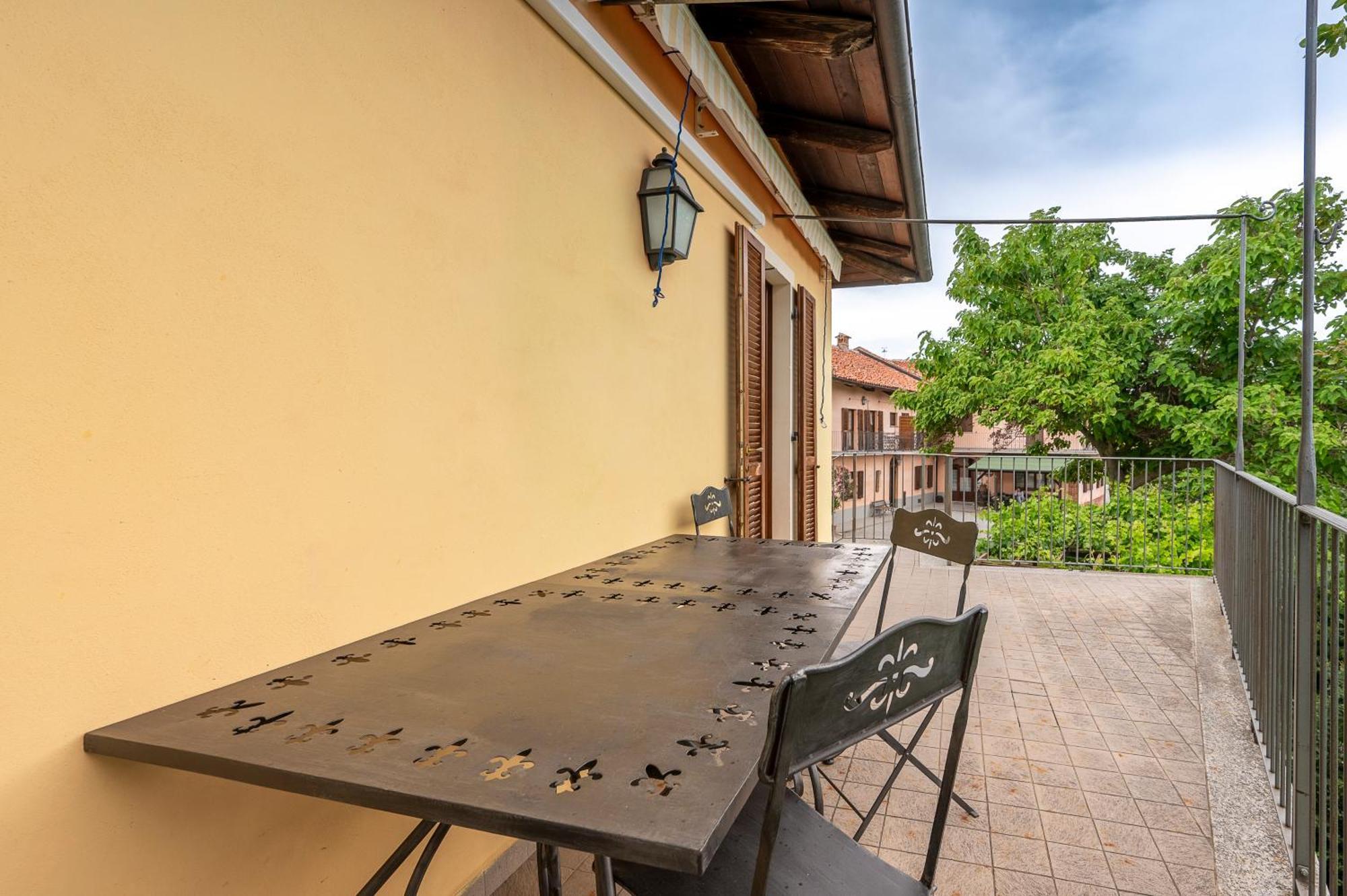 Agriturismo Cantine Bevione - Family Apartments Farigliano Exterior foto
