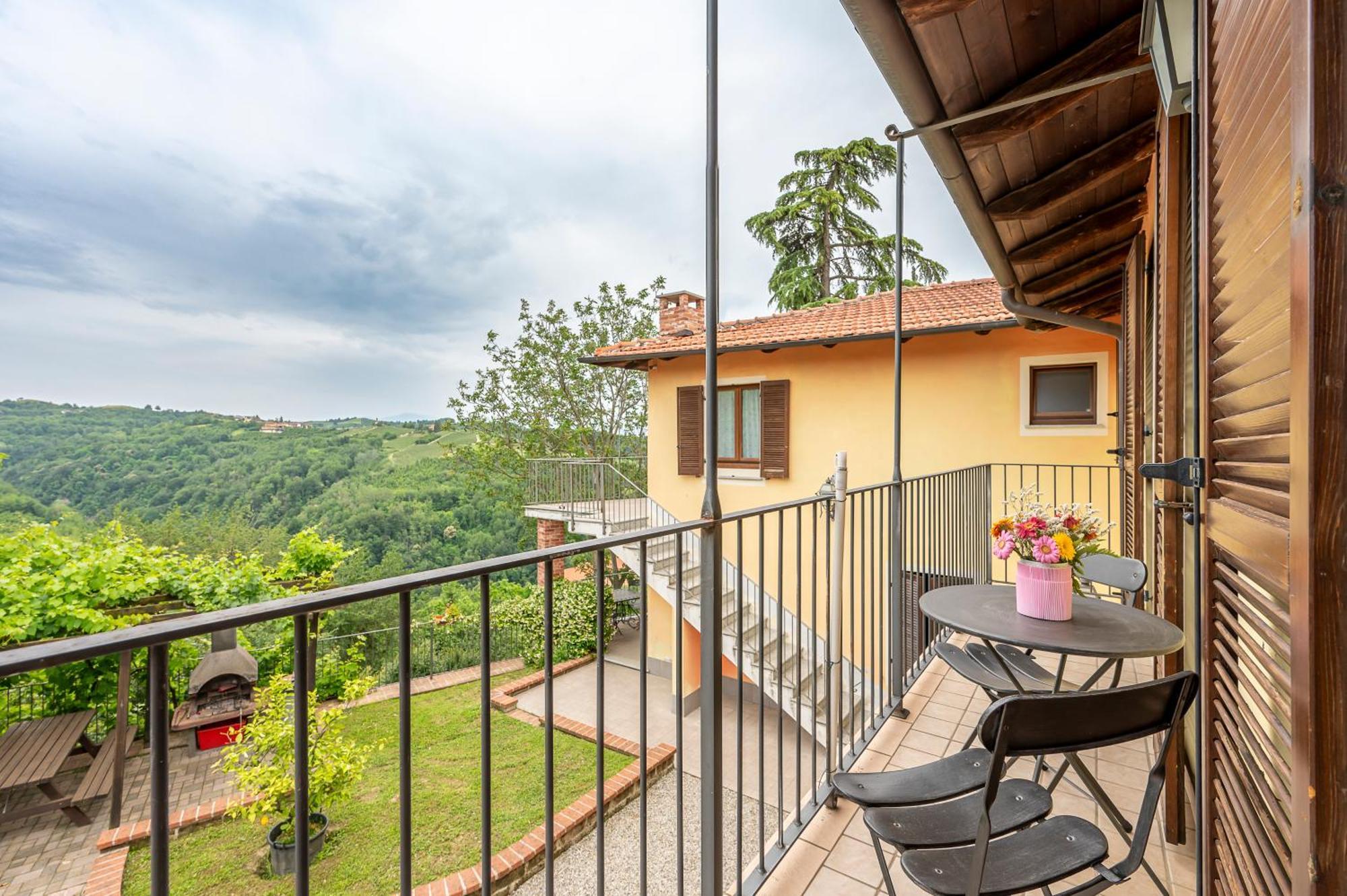 Agriturismo Cantine Bevione - Family Apartments Farigliano Exterior foto