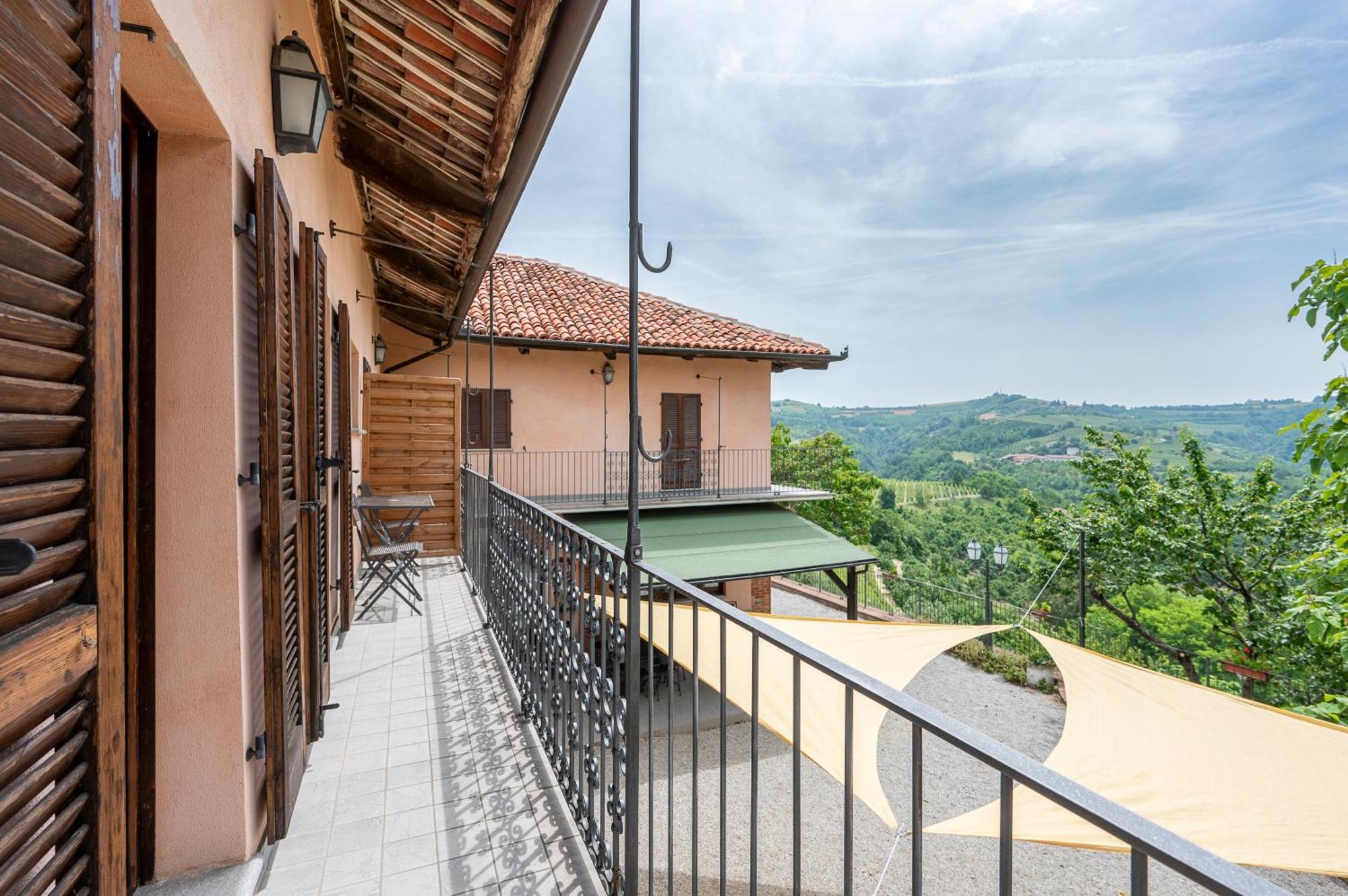 Agriturismo Cantine Bevione - Family Apartments Farigliano Exterior foto