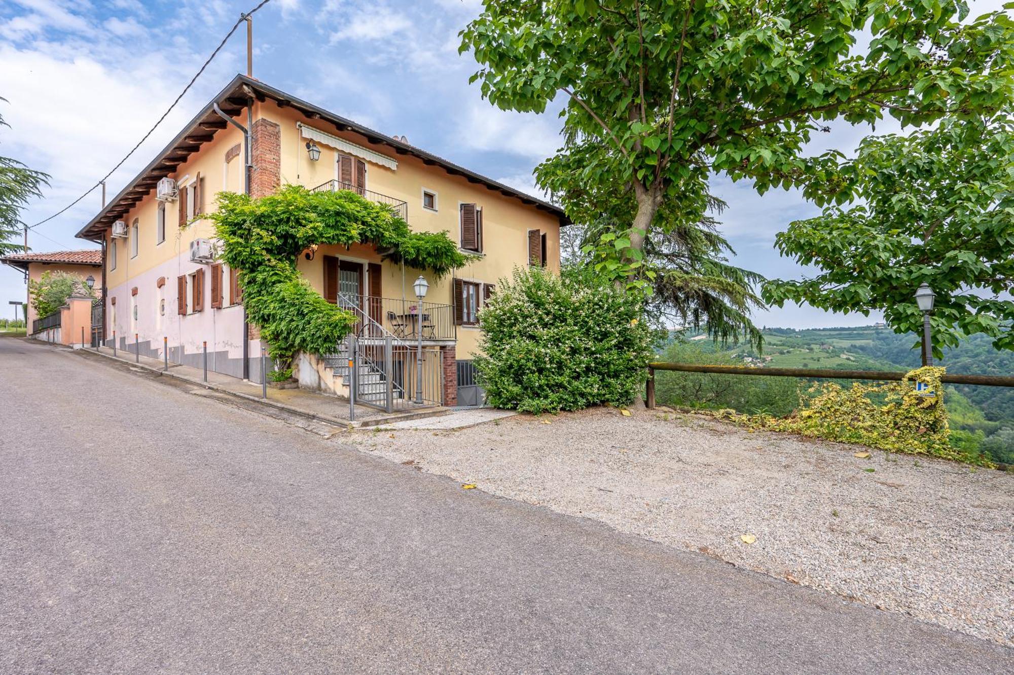 Agriturismo Cantine Bevione - Family Apartments Farigliano Exterior foto