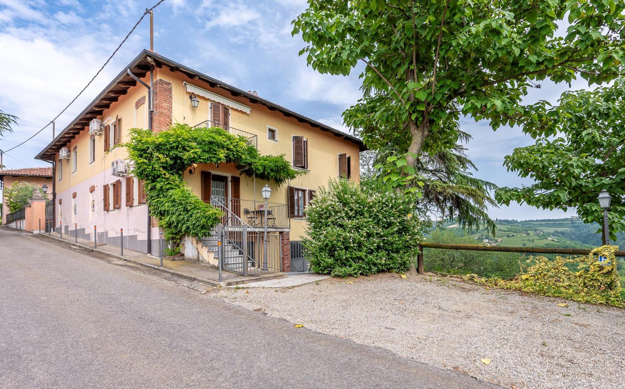 Agriturismo Cantine Bevione - Family Apartments Farigliano Exterior foto